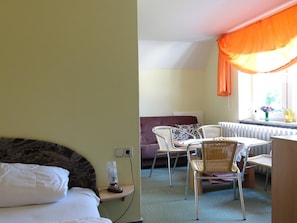 1 chambre, lit parapluie, Wi-Fi, draps fournis