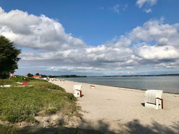 Una spiaggia nelle vicinanze