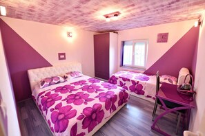 3 habitaciones, tabla de planchar con plancha y cuna de viaje
