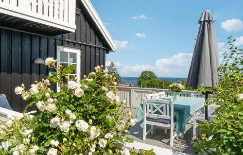 Beautiful home in Svaneke with WiFi