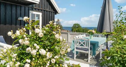 Beautiful home in Svaneke with WiFi