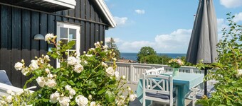 Beautiful home in Svaneke with WiFi