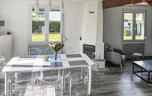 Dining - 3 bedroom gorgeous home in Plouaret (Plouaret)