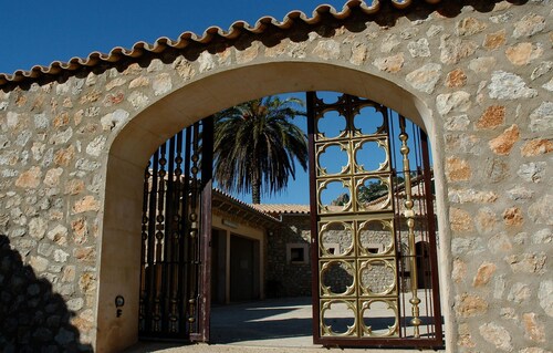 Awesome home in Estellencs