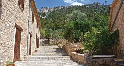Stunning home in Estellencs