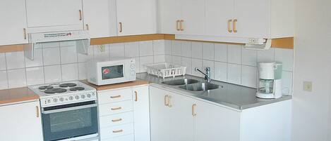 Réfrigérateur, surface de cuisson, lave-vaisselle, cafetiÚre-théiÚre