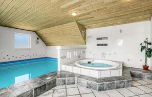 Indendørs pool