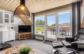 TV, fireplace, DVD player
