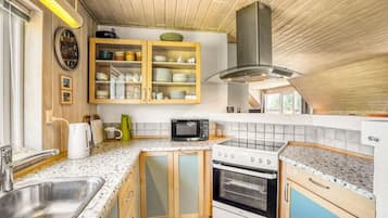 Een koelkast, een kookplaat, een vaatwasser