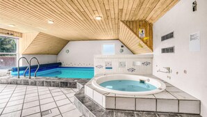 A spa area with a hot tub, a small pool, and a wooden ceiling. - Cozy home in Blåvand with sauna (Blåvand)