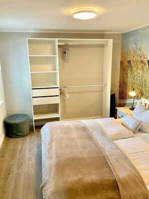 Unclassified image, 3 of 13, button