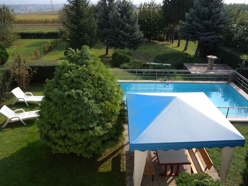 Ferienwohnung mit Pavillon und Pool
