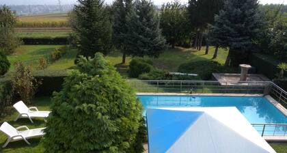 Appartement de vacances avec pavillon de jardin et la piscine