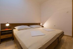 1 bedroom, WiFi - Holiday apartment with terrace and sea view (Crikvenica)