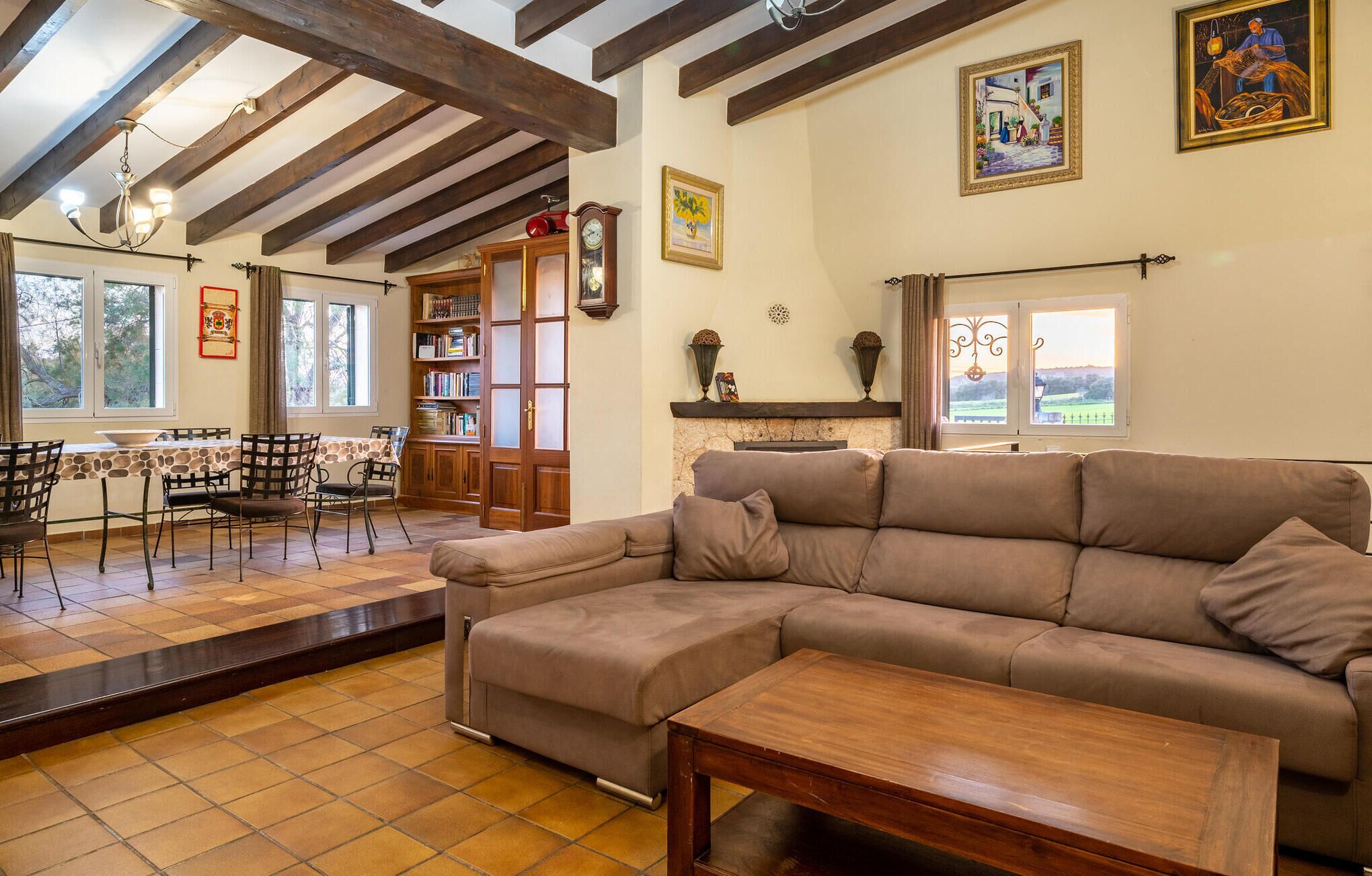 Televisie en een open haard