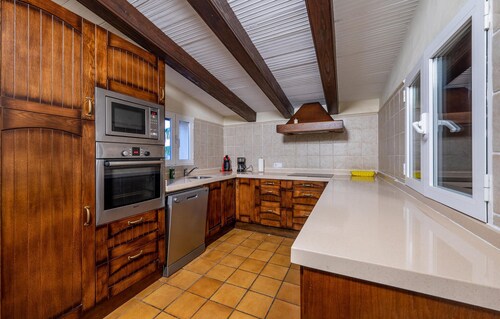 Awesome home in Sineu