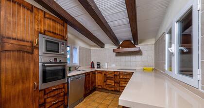 Awesome home in Sineu