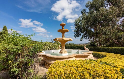 Awesome home in Sineu