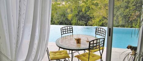 تناول الطعام