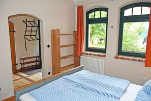 2 bedrooms, travel crib, WiFi, bed sheets - Poltenbusch vacation apartment with fireplace and terrace - Ferienwohnungen am (Garz/Rügen)