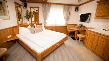 1 slaapkamer, een kluis op de kamer, een bureau, wifi