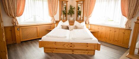 1 soverom, safe på rommet, skrivebord og wi-fi