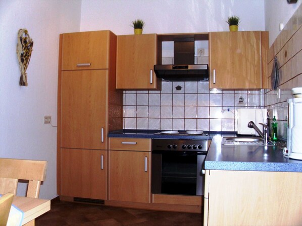 KĂŒhlschrank, Mikrowelle, Ofen, GeschirrspĂŒler