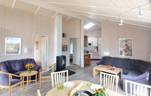 Fernseher, Kamin, DVD-Player