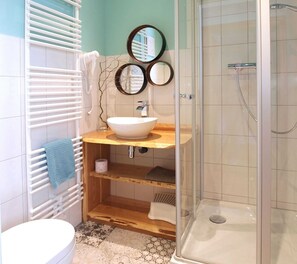 Shower, hair dryer, towels - Apartment 6 - The horse stable - Holidays at Duckwitz Castle (Behren-Lübchin)