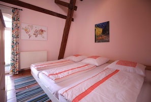 4 bedrooms, travel crib, WiFi, bed sheets