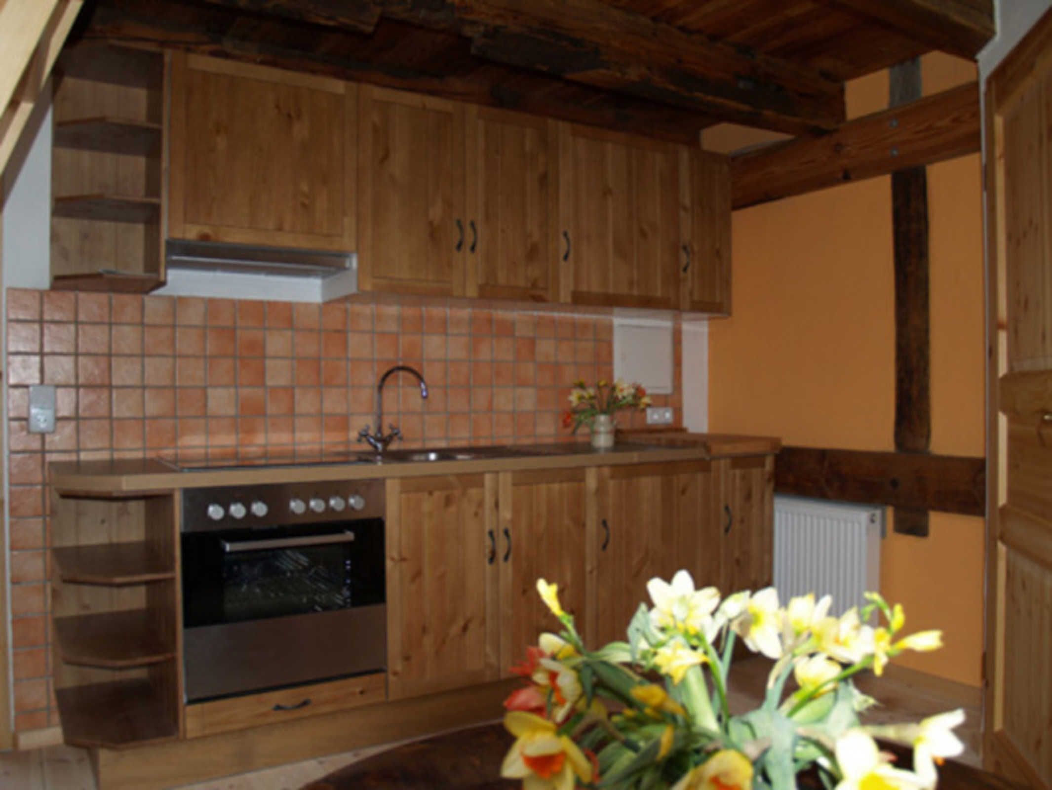 Réfrigérateur, four, cafetière/bouilloire, bouilloire électrique