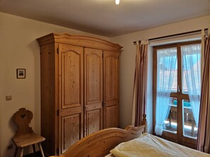 1 slaapkamer, een kluis op de kamer, wifi, beddengoed