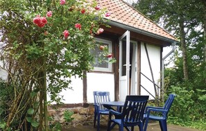 Outdoor dining - 2 bedroom nice home in Schwalenberg (Schwalenberg)