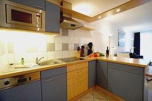 Kühlschrank, Mikrowelle, Geschirrspüler