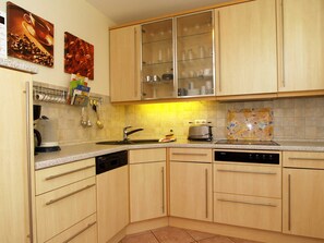 Geladeira, micro-ondas, lava-louças, cafeteira/chaleira