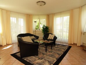 Unclassified image, 4 of 15, button - At the city forest Whg 15-21. - Am Stadtwald Whg. 21 (Kühlungsborn)