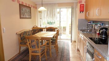 Kühlschrank, Mikrowelle, Ofen, Geschirrspüler