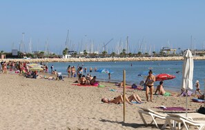 Nära stranden och fiske