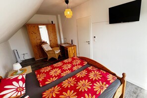 3 Schlafzimmer, Schreibtisch, Bettwäsche