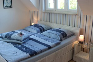 2 Schlafzimmer, Schreibtisch, Reisekinderbett, WLAN