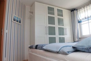2 bedrooms, desk, travel cot, WiFi - Partment Anemone I-GM 69353-Sea Anemone I (Graal-Müritz)