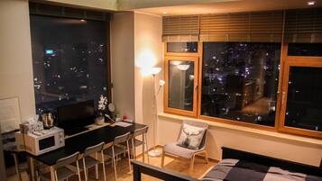 Deluxe Room | Desk, iron/ironing board, free WiFi