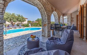 Outdoor dining - Beautiful home in Galizana with WiFi (Galizana)