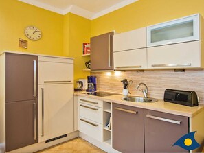 Fridge, dishwasher, coffee/tea maker, electric kettle