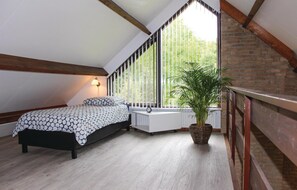 3 bedrooms, travel crib, free WiFi, bed sheets