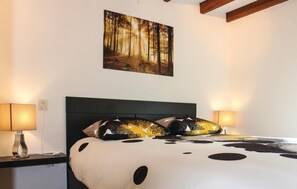 3 bedrooms, travel crib, free WiFi, bed sheets