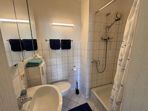 Bruser, hårtørrer, håndklæder, Sæbe