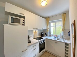 Refrigerador, microondas, horno y lavavajillas 