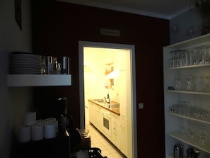 Refrigerador, microondas, horno y lavavajillas