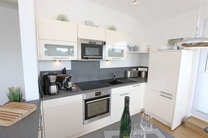 Køleskab, mikrobølgeovn, ovn, opvaskemaskine